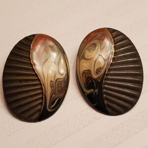 VINTAGE EARLY 90'S Hand Painted Brass Enamel Pierced Earrings Swirl Design
